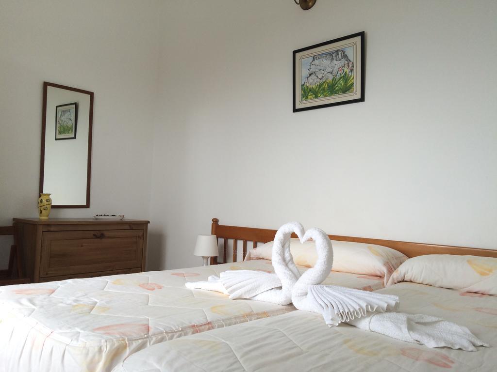 Apartamentos Dominguez Calera Rum bild